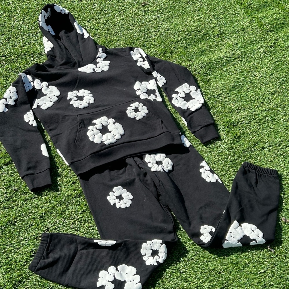 Denim Tears The Cotton Wreath Sweatshirt
Black